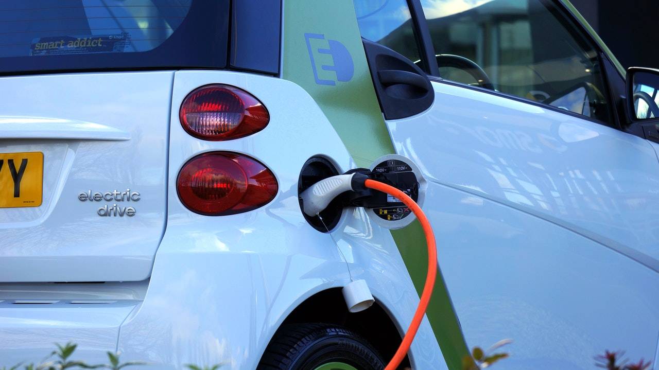 A GUIDE TO CHANGING FUEL CAR TO ELECTRIC CAR